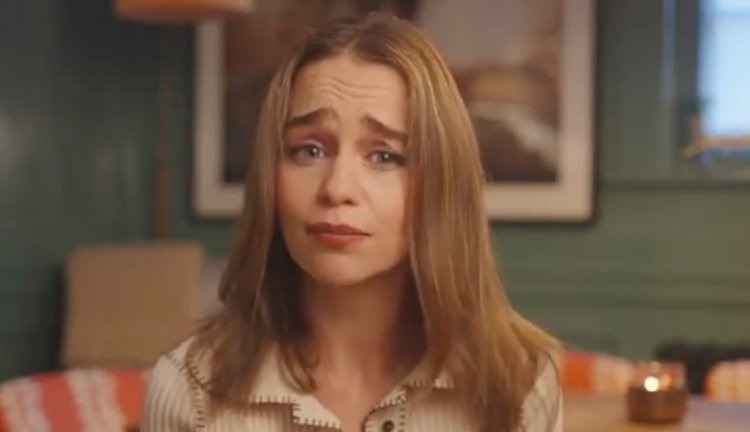 Emilia Clarke diz que parte do seu cérebro parou de funcionar após problema de saúde
