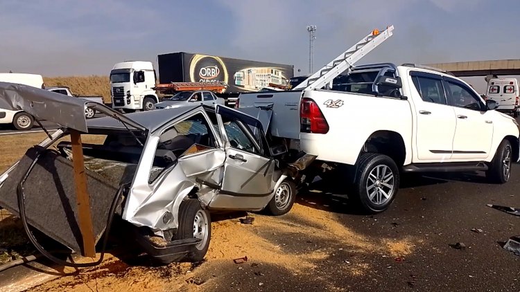 Engavetamento entre quatro carros deixa oito pessoas feridas na Rodovia Anhanguera em Sumaré
